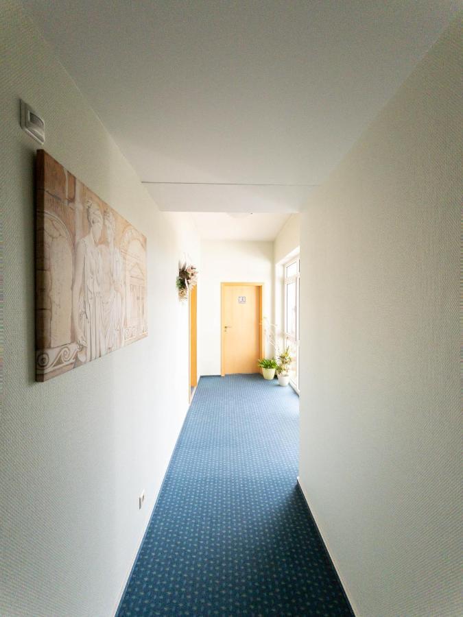 Hotel Am Roemerplatz Ulm Exterior photo