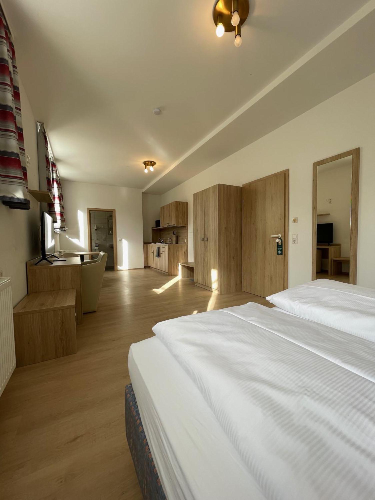 Hotel Am Roemerplatz Ulm Exterior photo